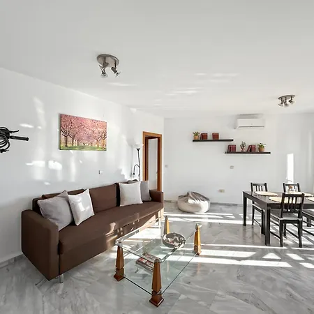 Exclusive With Cathedral Views And Auto Check-in Apartment