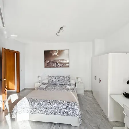 Exclusive With Cathedral Views And Auto Check-in Apartment *